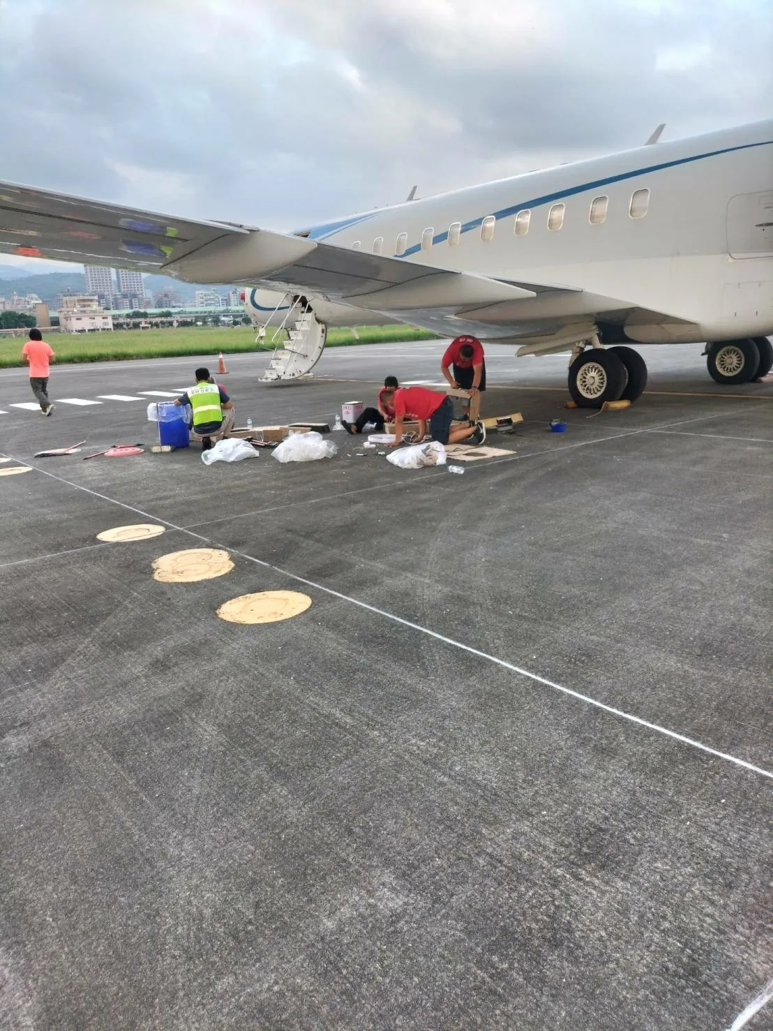 私人飛機.艙內地毯更換